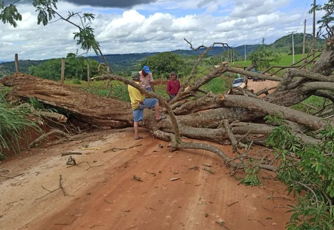DEFESA CIVIL LIBERA ESTRADA QUE LIGA MOCOCA A CANOAS