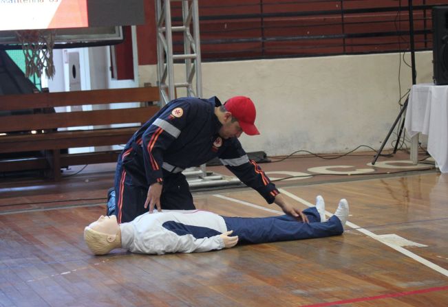 SAMU OFERECE TREINAMENTO DE PRIMEIROS SOCORROS AOS FUNCIONÁRIOS DA REDE MUNICIPAL DE ENSINO