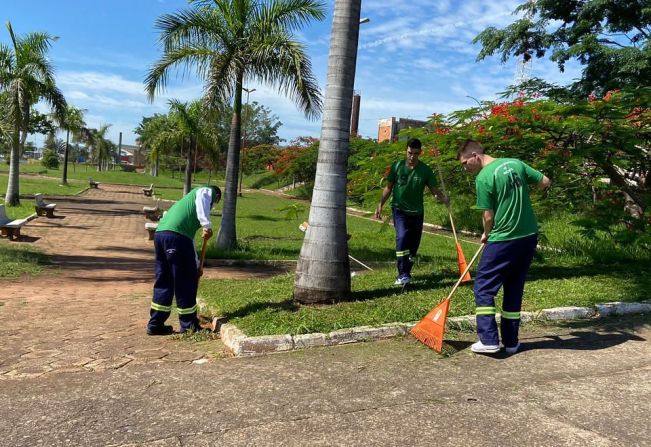 REEDUCANDOS VOLTAM A AUXILIAR NOS SERVIÇOS DA PREFEITURA PELA CIDADE