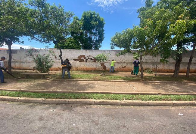 LIMPEZA E MANUTENÇÃO NOS CEMITÉRIOS