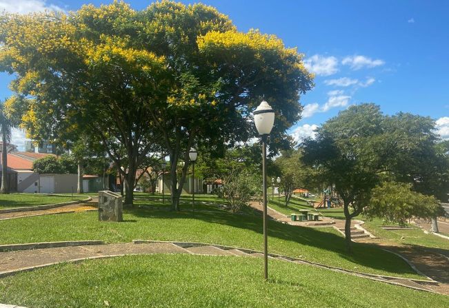 PREFEITURA REALIZA LIMPEZA EM VÁRIOS LOCAIS DA CIDADE