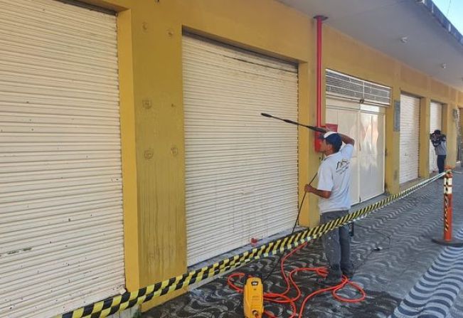 PREPARAÇÃO PARA A REINAUGURAÇÃO: PREFEITURA REALIZA PINTURA EXTERNA DO MERCADÃO 
