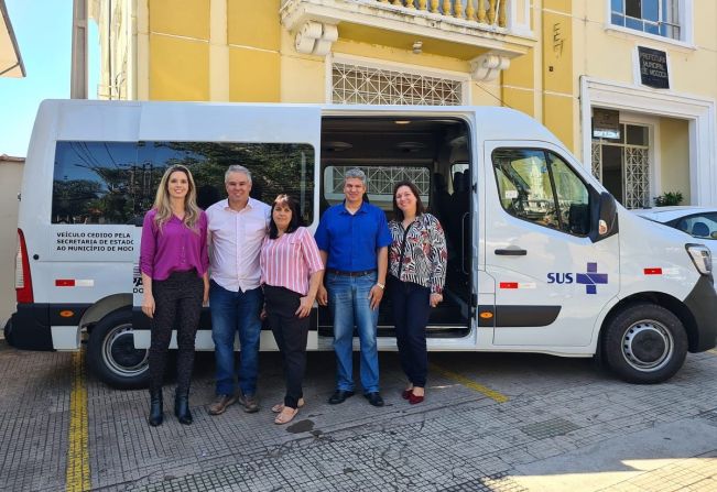 FROTA RENOVADA: PREFEITURA RECEBE 3ª VAN PARA TRANSPORTE DE PACIENTES 