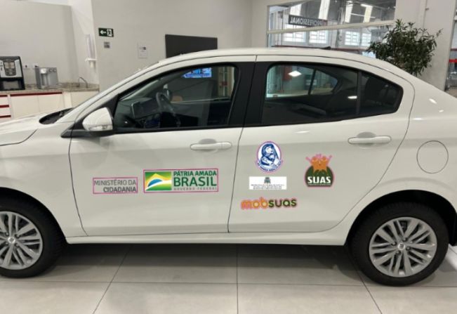 LAR MARIA IMACULADA RECEBE CARRO ZERO KM