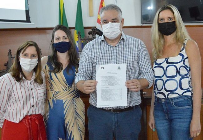 PREFEITURA ASSINA TERMO DE COOPERAÇÃO COM A UNICAMP VISANDO A FORMAÇÃO PERMANENTE DOS PROFESSORES