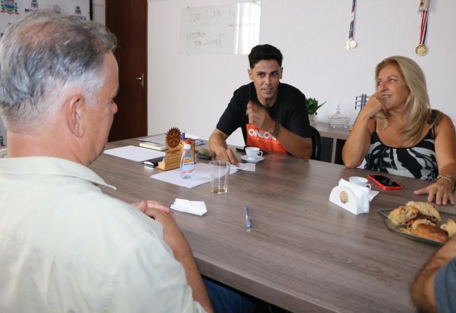 ARTISTA DE MOCOCA ARMANDO FERRAREGI É CONVIDADO PELA PREFEITURA PARA CRIAR OBRA NA PRAÇA DA MATRIZ QUE REPRESENTE A CIDADE