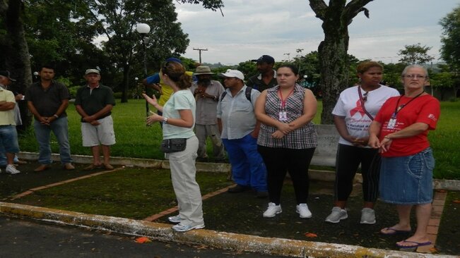 Mutirão da Limpeza percorre bairro da Vila Santa Rosa