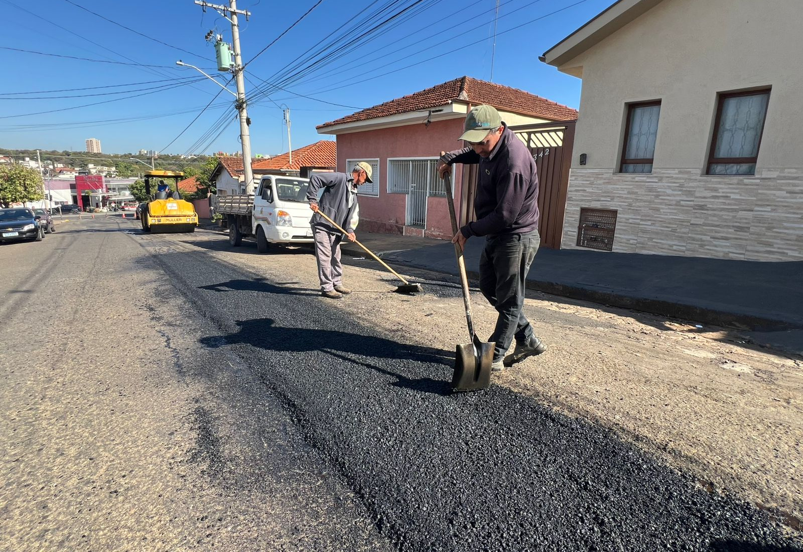 OPERAÇÃO TAPA-BURACOS TEM INÍCIO EM MOCOCA NESTA QUINTA-FEIRA (7)
