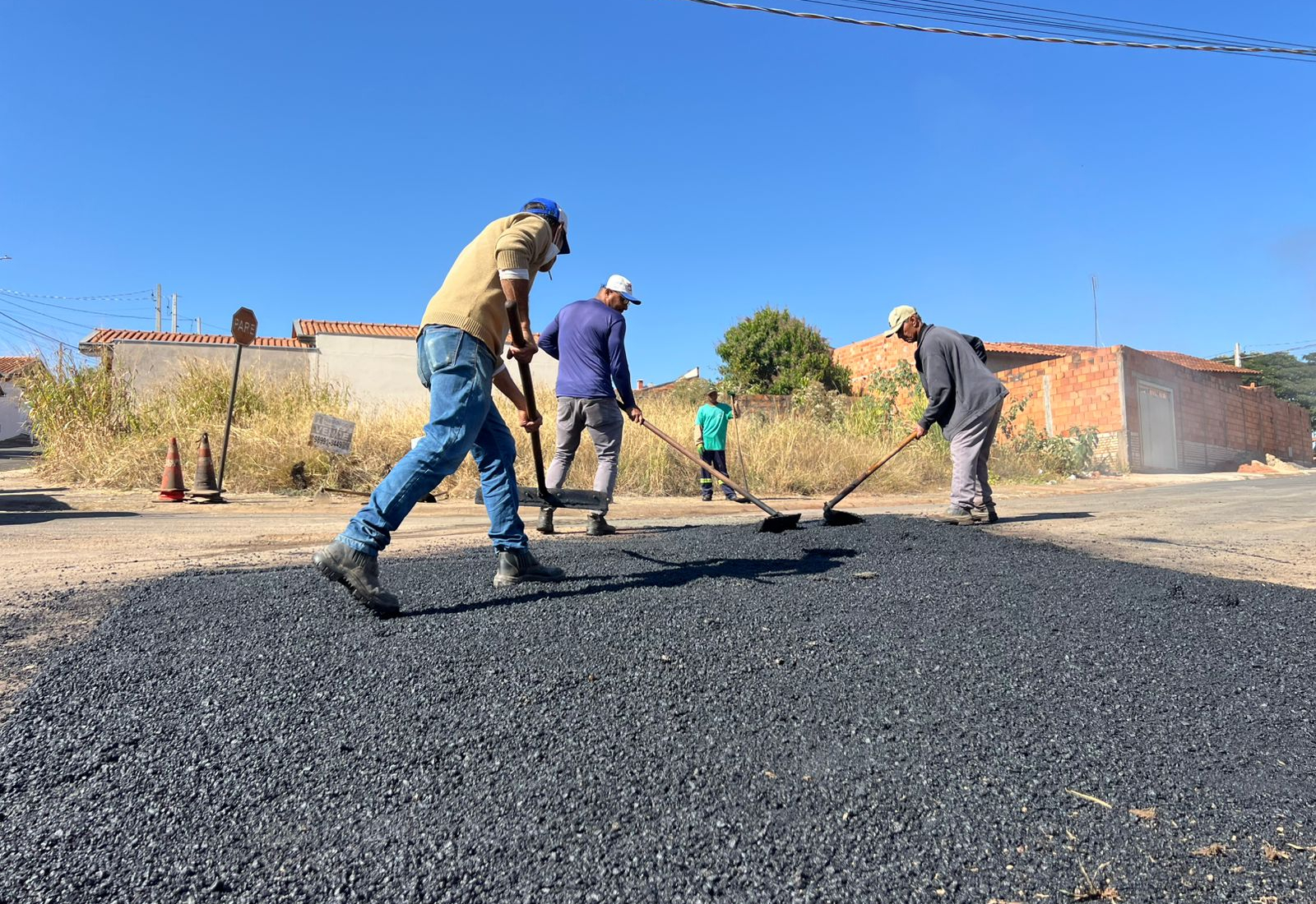  OPERAÇÃO TAPA-BURACOS CHEGA NO BAIRRO ALTOS DO VALE II