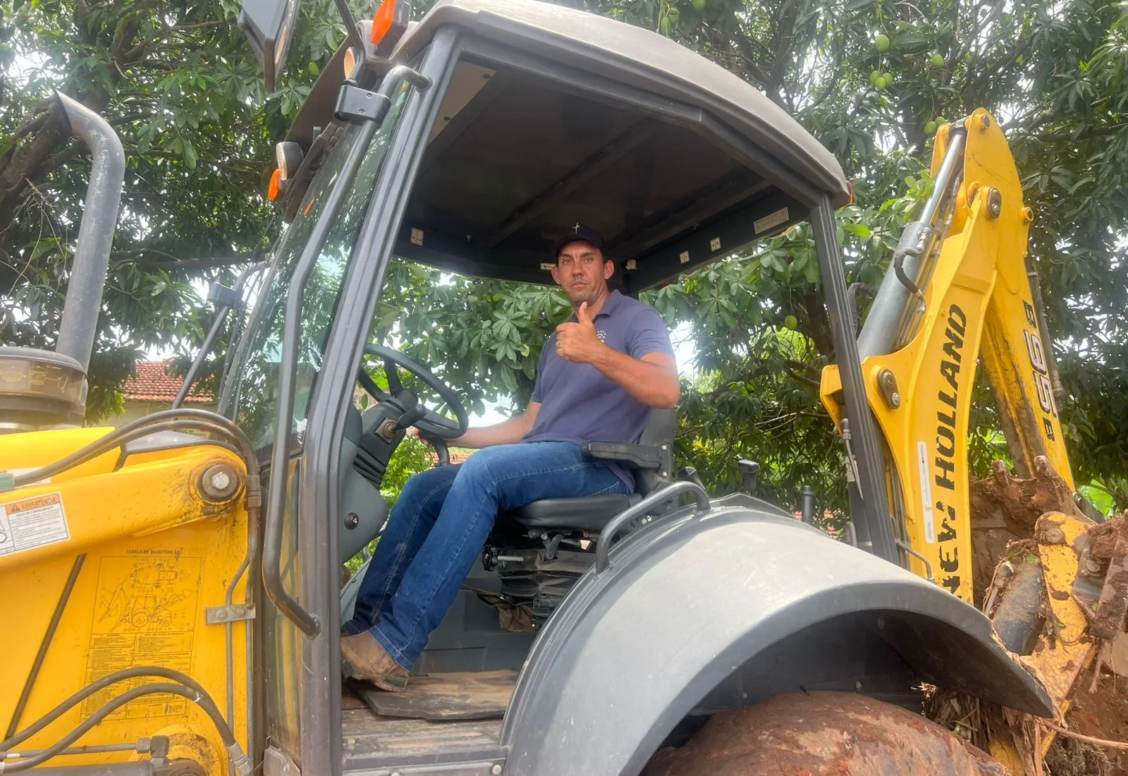  PREFEITURA REALIZA SERVIÇOS DE LIMPEZA E DESOBSTRUÇÃO DE GALERIAS NA AVENIDA DOS REIS MAGOS