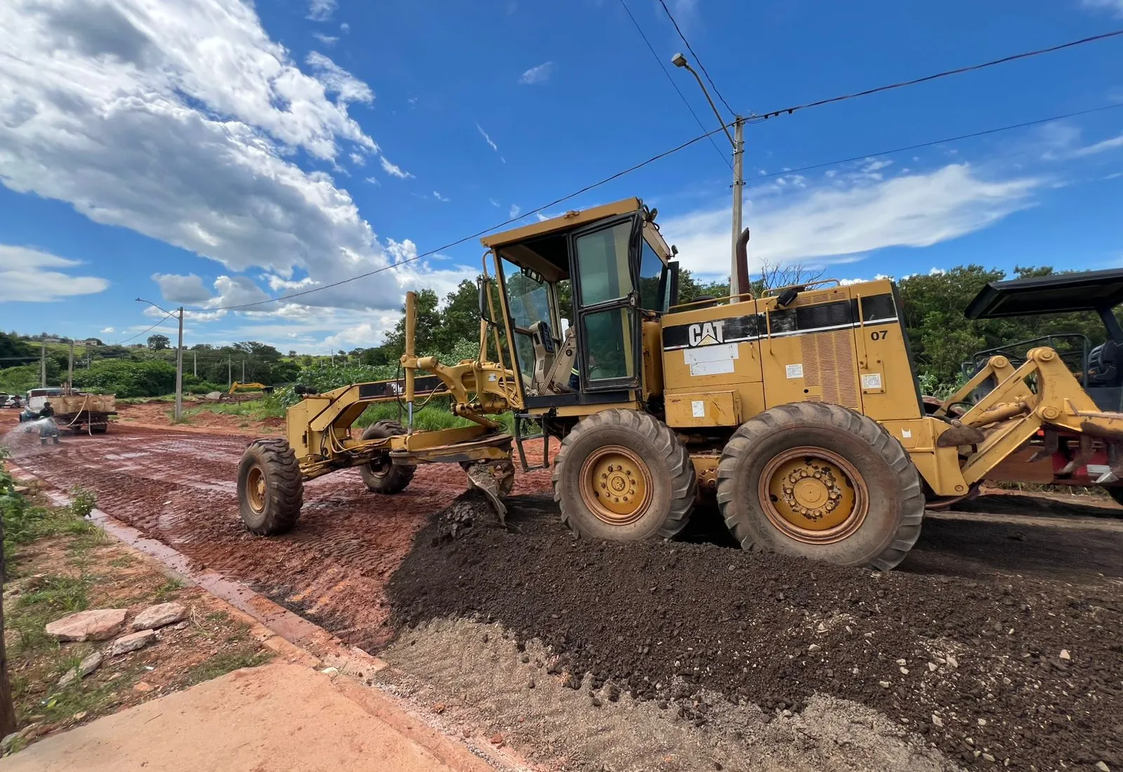  OBRA DE PAVIMENTAÇÃO AVANÇA NO JARDIM SÃO DOMINGOS 