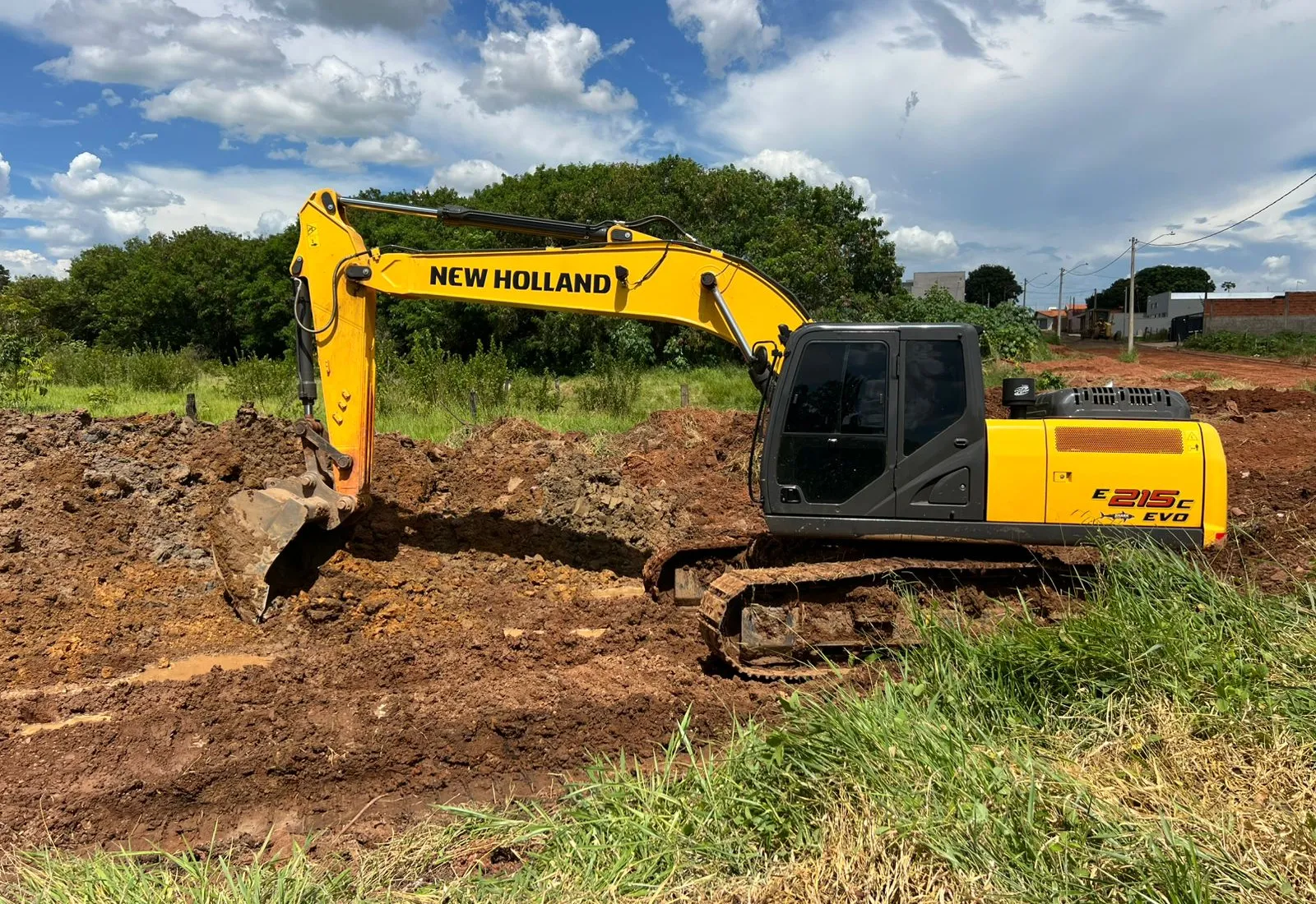 PREFEITURA EXECUTA OBRA DE DRENAGEM NA AVENIDA DR. GABRIEL DO Ó 