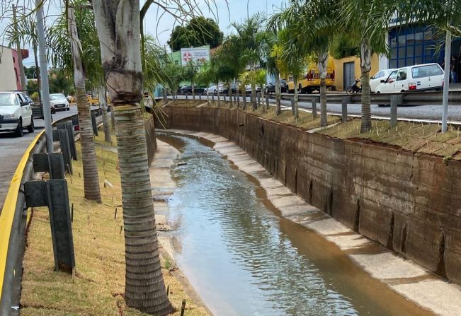 REVITALIZAÇÃO RIBEIRÃO DO MEIO