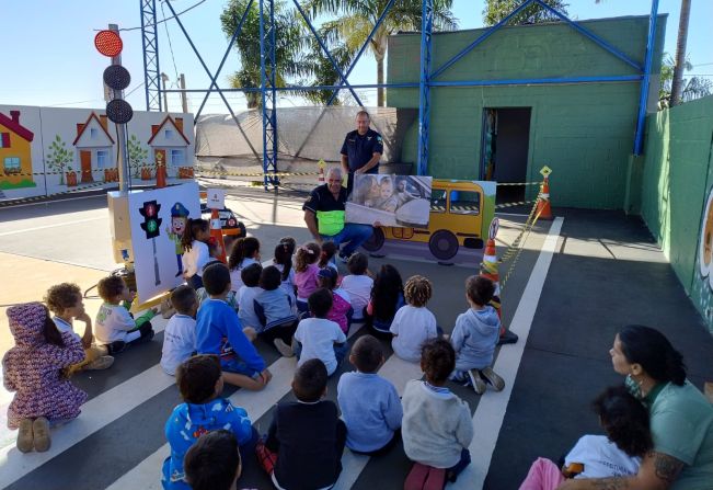 MINI CIDADE DE TRÂNSITO RECEBE MAIS UMA TURMA DE ALUNOS 
