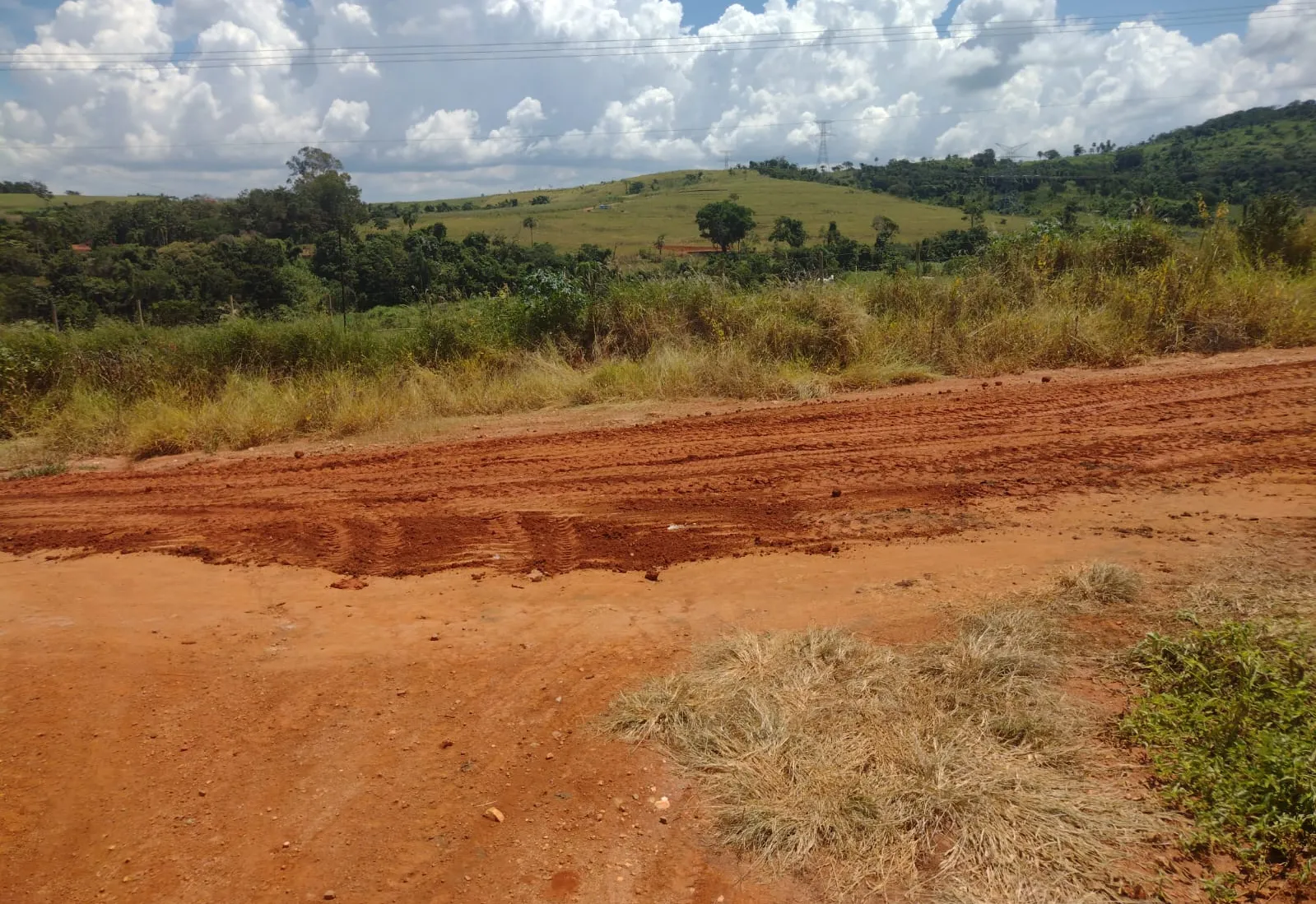 MANUTENÇÃO NAS ESTRADAS RURAIS SEGUE EM RITMO INTENSO