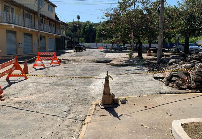 ADEUS BARULHO: PREFEITURA MUNICIPAL COLOCA PONTO FINAL NO PROBLEMA COM VALETA NO CENTRO DA CIDADE