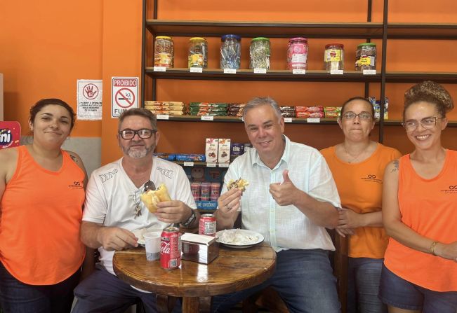 COMERCIANTES ANIMADOS - MERCADÃO MUNICIPAL DE MOCOCA EM PLENO FUNCIONAMENTO