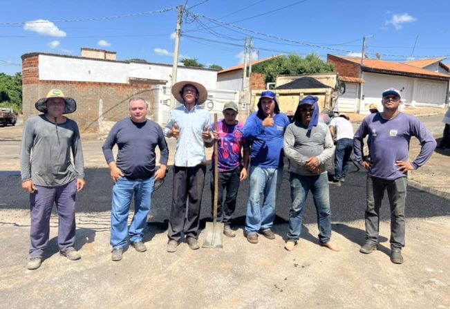 PARABENIZANDO O ESFORÇO DE TODA A EQUIPE DA OPERAÇÃO TAPA BURACOS, QUE ESTÁ A TODO VAPOR EM MOCOCA