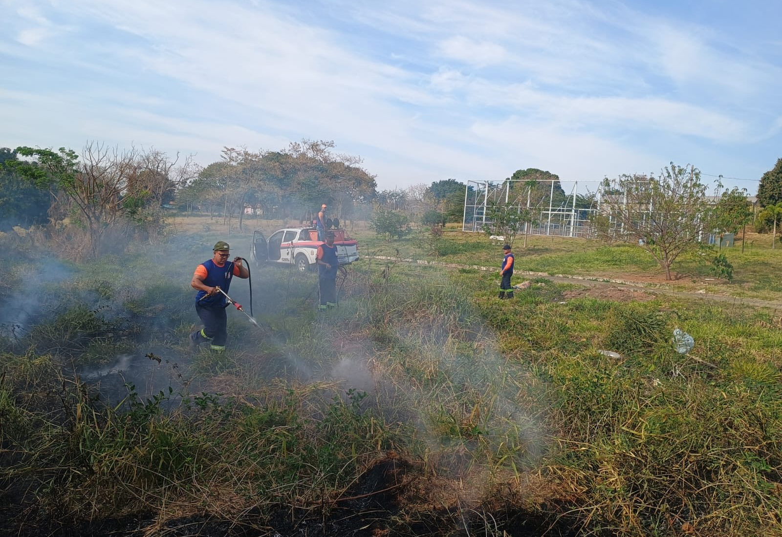  DEFESA CIVIL DE MOCOCA AGE RÁPIDO NO COMBATE A INCÊNDIO NO BAIRRO NENÊ PEREIRA LIMA!