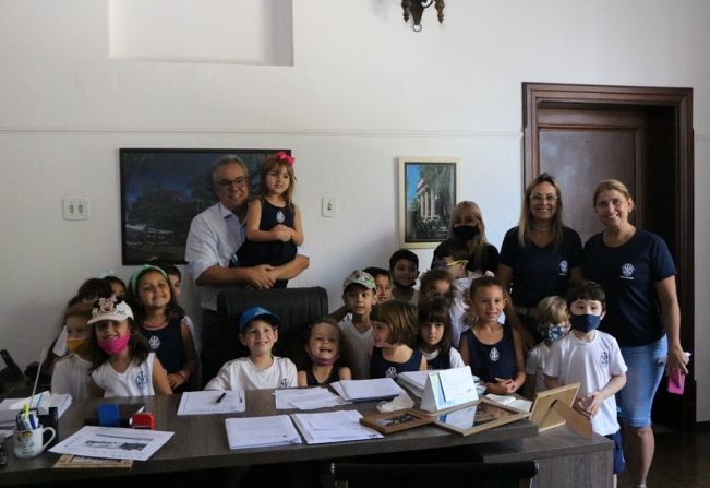 MANHÃ ESPECIAL - PREFEITO RECEBE ALUNOS NO NÍVEL II