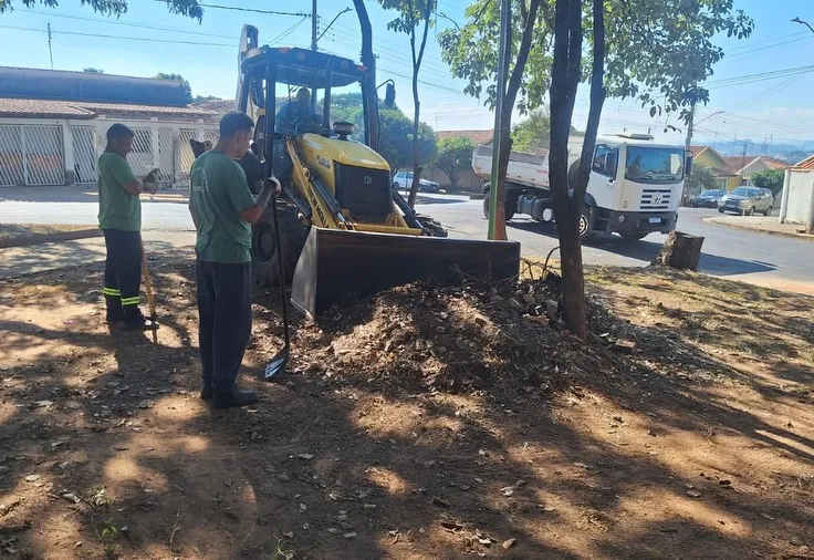  PREFEITURA SEGUE INTENSIFICANDO SERVIÇOS DE LIMPEZA E MANUTENÇÃO EM DIVERSOS BAIRROS