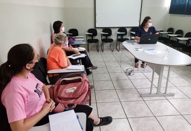 SAÚDE REALIZA CAPACITAÇÃO PARA GRUPO TUM NO CENTRO DE SAÚDE