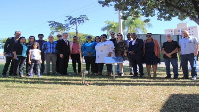 Prefeito viaja a África em busca de oportunidades