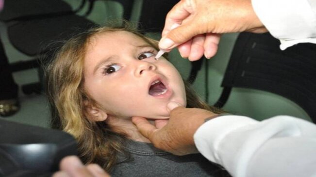 Crianças menores de 5 anos devem ser vacinadas contra o Sarampo e a Paralisia Infantil
