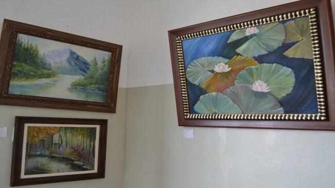 Artista plástica Rosely Grégio expõe obras no Gabinete da Prefeita