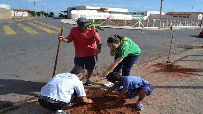 Prefeitura realiza plantio de mudas em comemoração ao Dia do Meio Ambiente