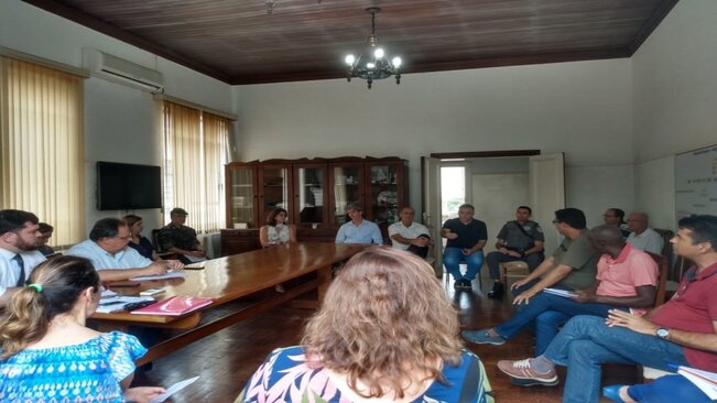 Com base na proteção à vida, saúde e integridade da população de Mococa, ficou DECRETADO que:

É proibido o atendimento presencial no comércio, a partir de 21/03/2020 por prazo indeterminado, sendo permitida a continuidade da venda de produtos através d